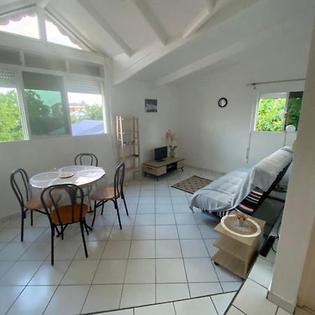 Appartements: Plage & Commerces A 200M Sainte-Anne  Exterior foto