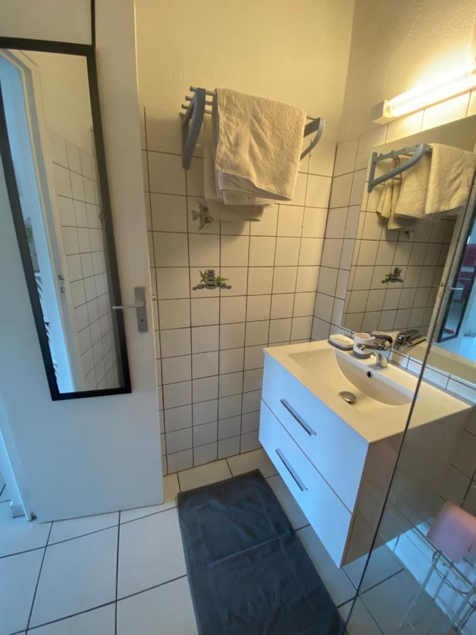 Appartements: Plage & Commerces A 200M Sainte-Anne  Exterior foto