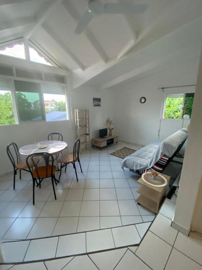 Appartements: Plage & Commerces A 200M Sainte-Anne  Exterior foto