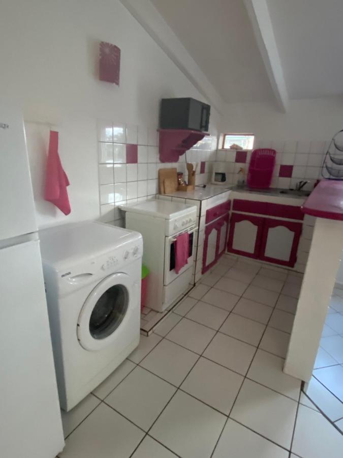 Appartements: Plage & Commerces A 200M Sainte-Anne  Exterior foto