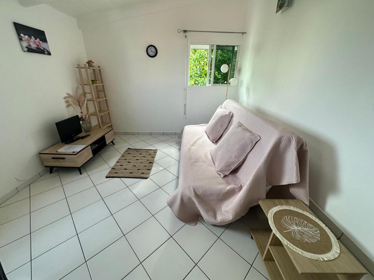 Appartements: Plage & Commerces A 200M Sainte-Anne  Exterior foto