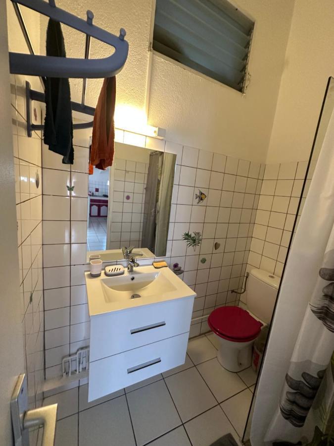 Appartements: Plage & Commerces A 200M Sainte-Anne  Exterior foto