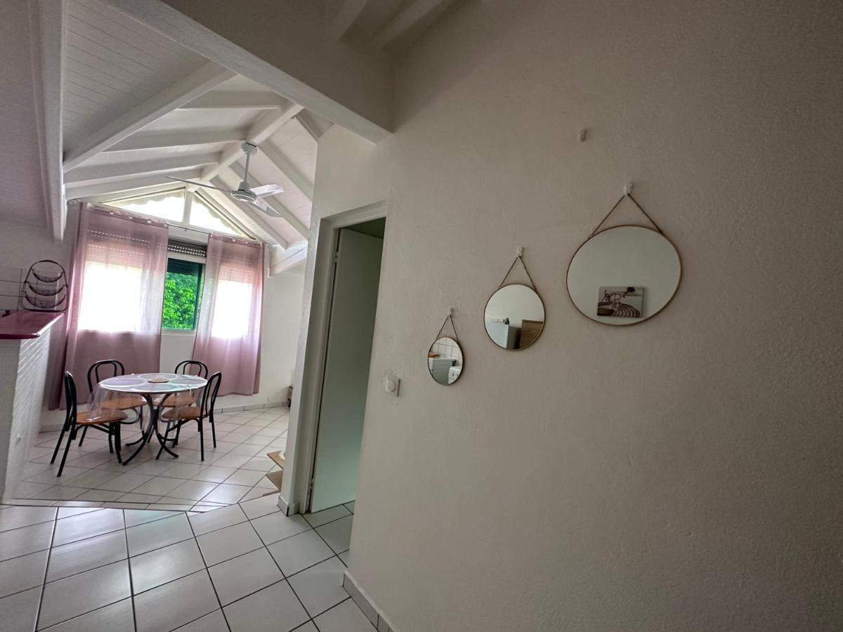 Appartements: Plage & Commerces A 200M Sainte-Anne  Exterior foto
