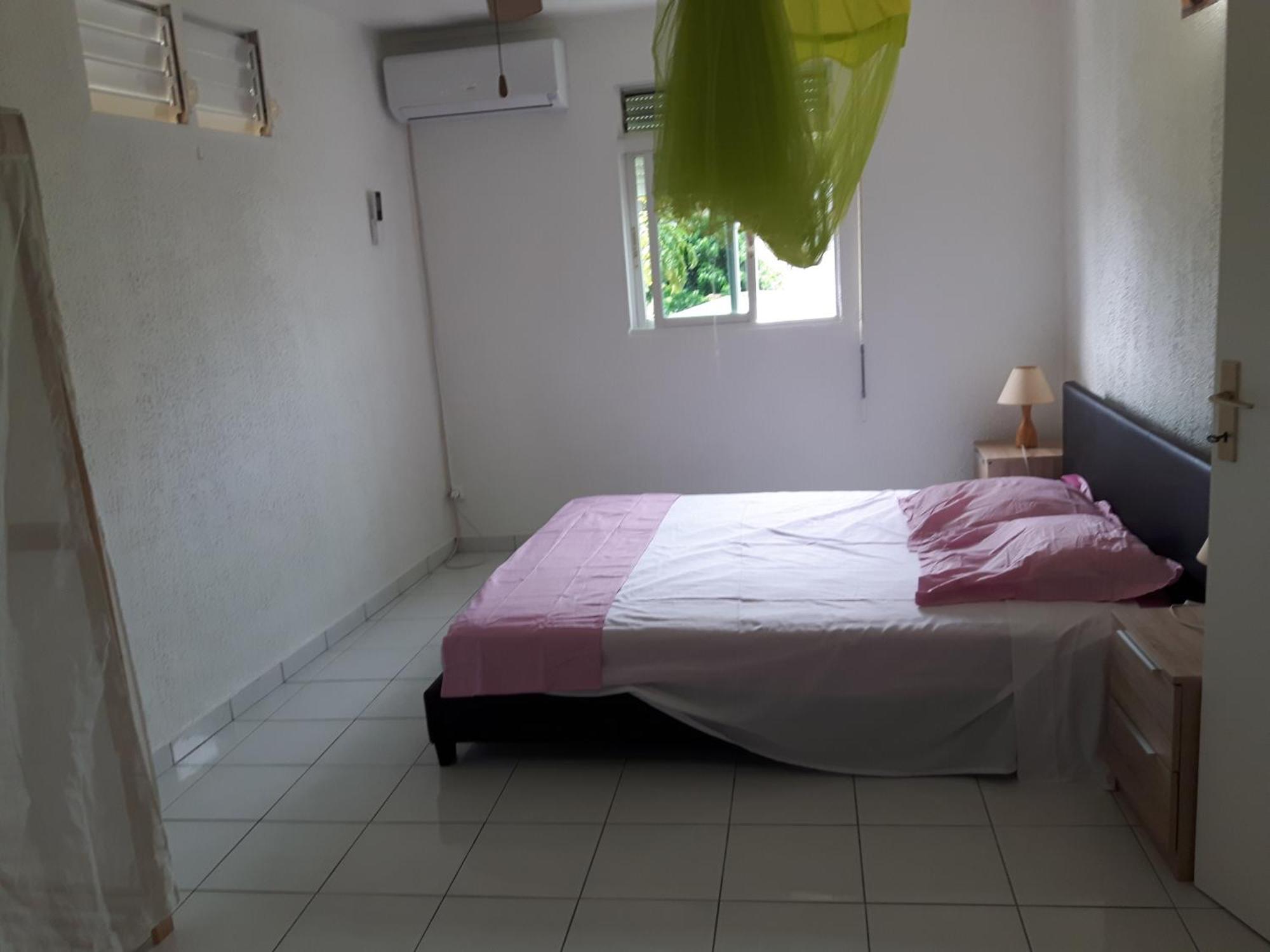 Appartements: Plage & Commerces A 200M Sainte-Anne  Exterior foto